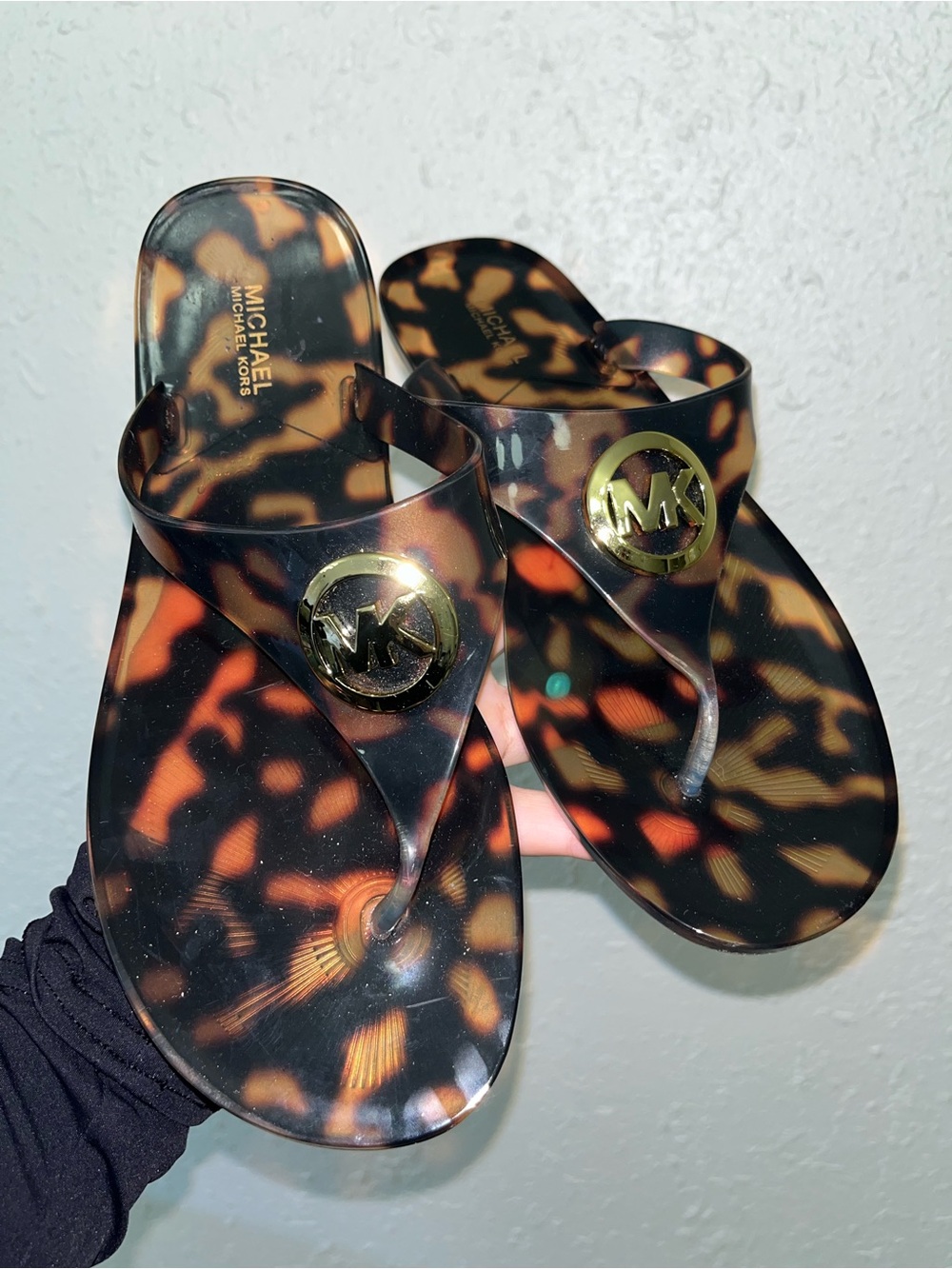 Michael Kors Women's Tortoiseshell Jelly Thong Sandals - Brown/Black